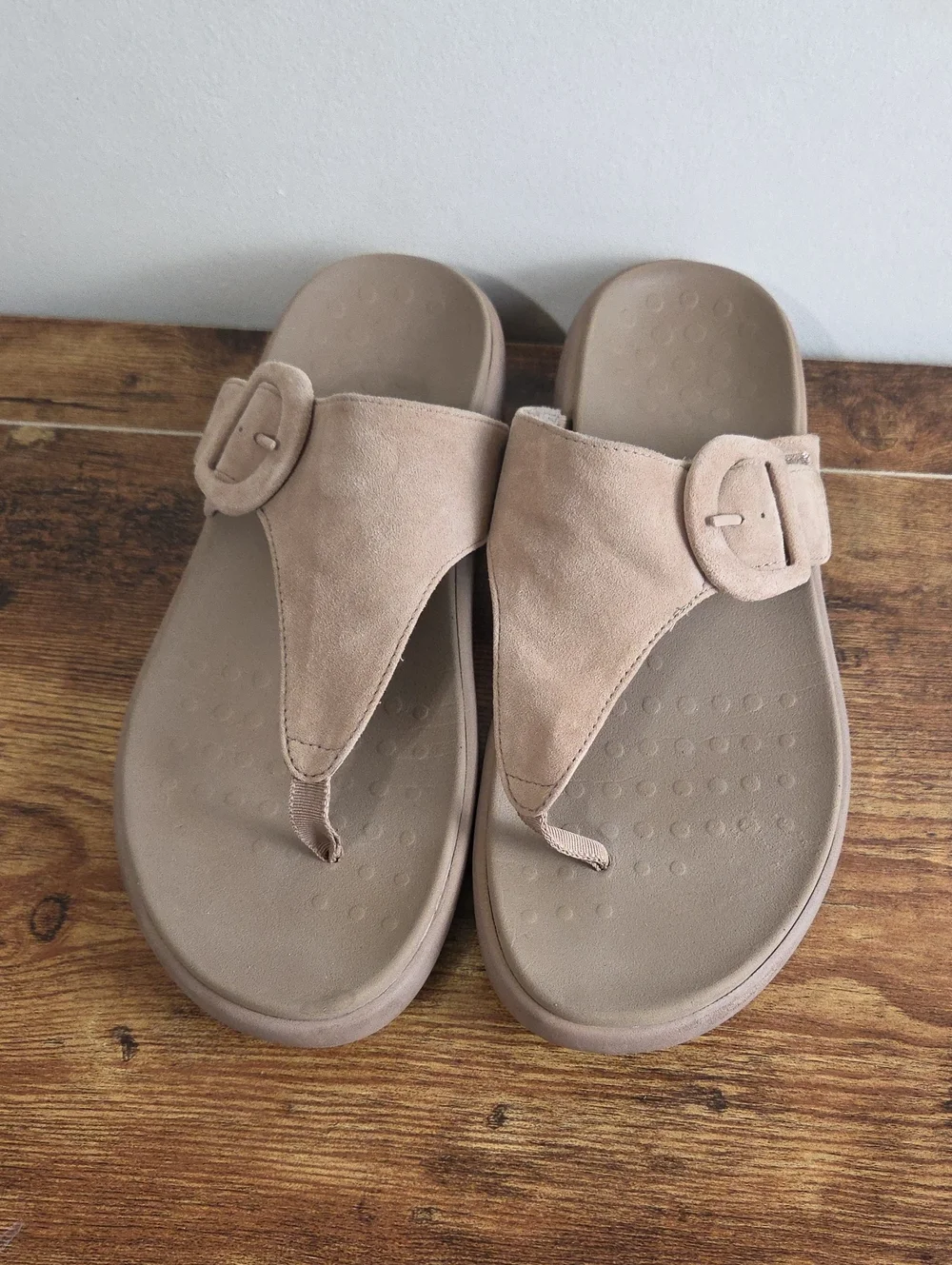 VIONIC Womens Activate Tan Suede Recovery Sandals Sz 10 Athleisure Comfy Coastal